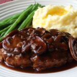 homemade-salisbury-steak-dinner-plate